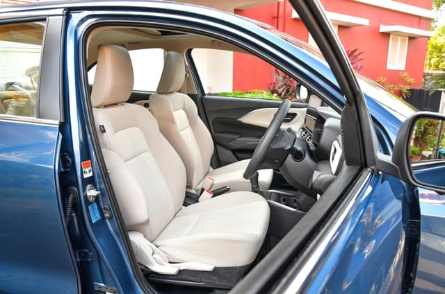 New Maruti Dzire front seats Image - 8024